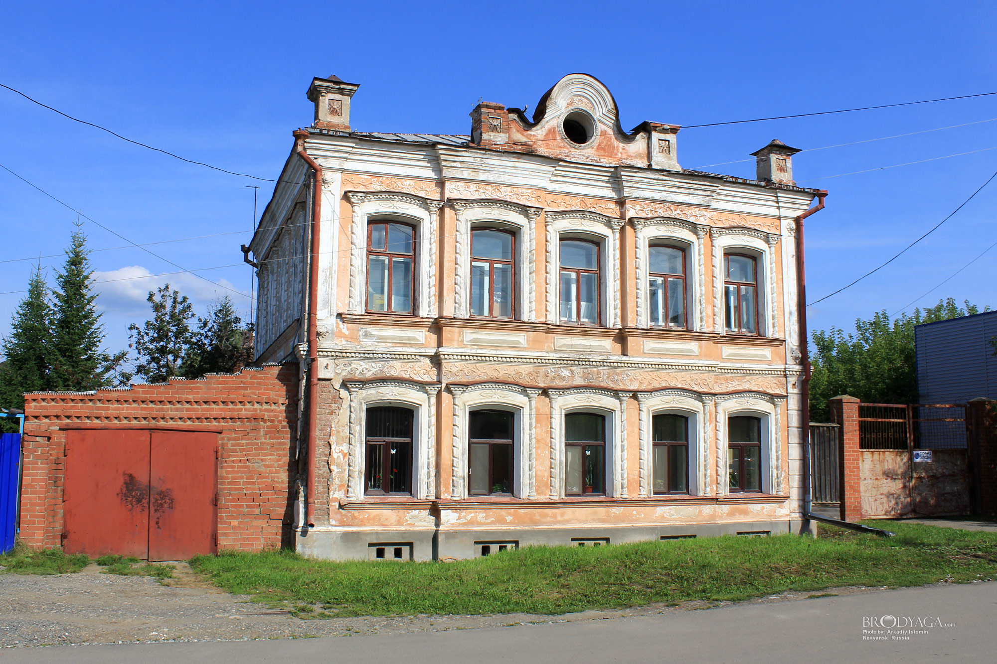Особняк купца Власова, Ул. Луначарского 4, Невьянск (Nevyansk)